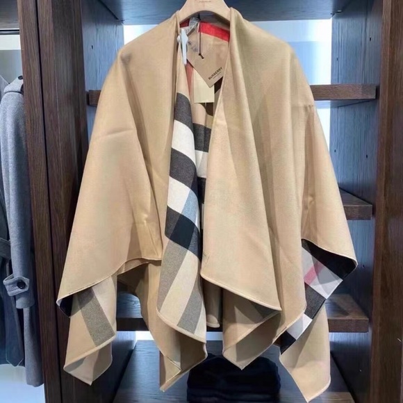 Burberry Tan and Black Check Cape - Picture 3 of 4